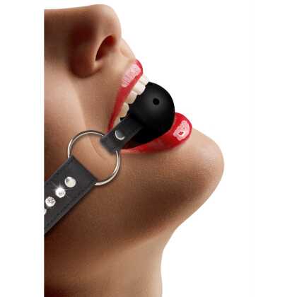 Ouch! by Shots Ademend Ball Gag met diamanten gestikte straps